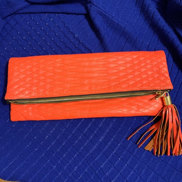 BCBGmaxazria clutch. 100% leather. No scratches. - Picture 5 of 9